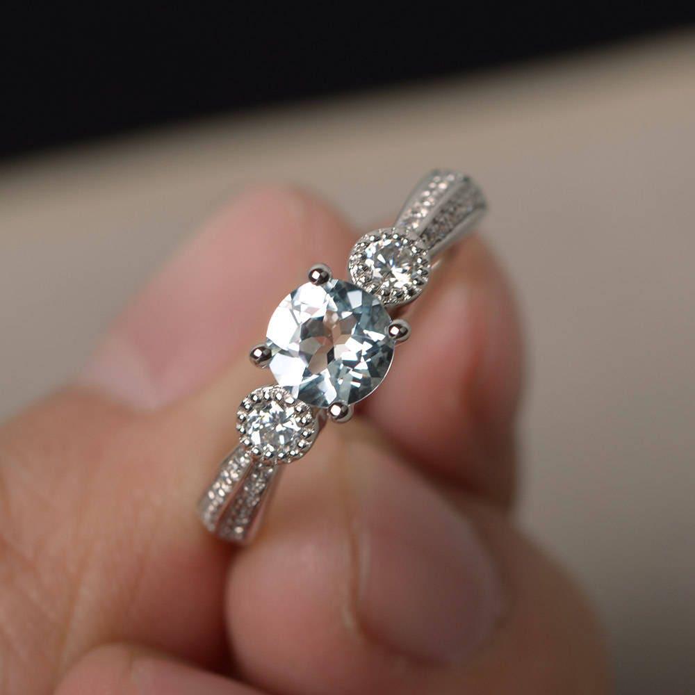 Natürliche Blaue Aquamarin Ringe Jubiläumsringe Runde Edelstein Silberring März Birthstone von KnightJewelry