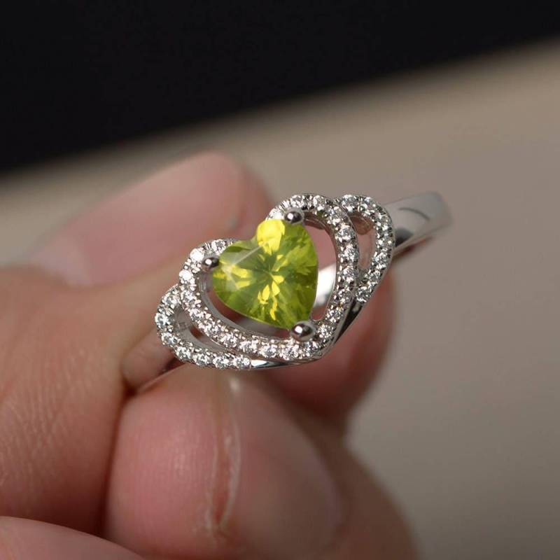 Natürliche Grüne Peridot Trauringe Herz Ringe August Birthstone Silber Einzigartige von KnightJewelry