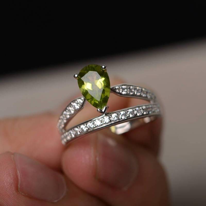 Natürliche Peridot Ring Pear Cut Verlobungsring Silber Edelstein von KnightJewelry