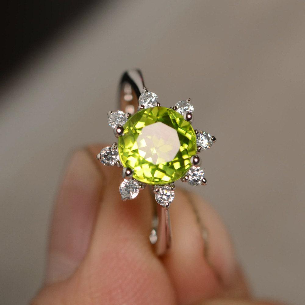 Natürliche Peridot Ring Verlobungsring Silber August Birthstone Brilliant von KnightJewelry