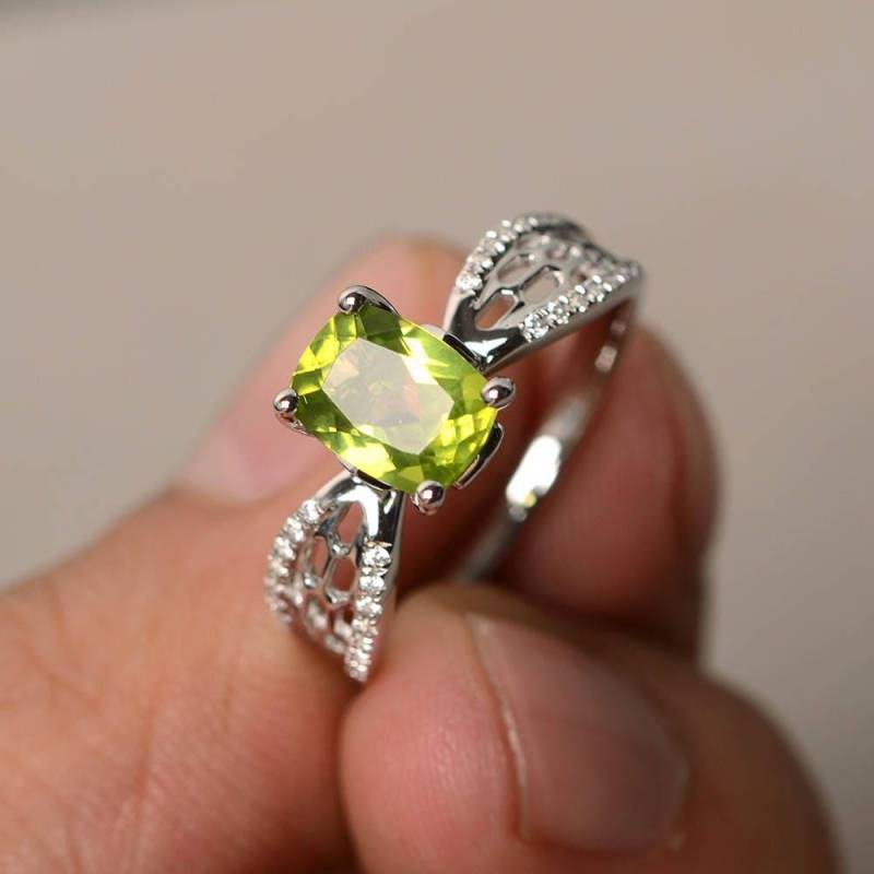Natürliche Peridot Ringe Versprechen August Birthstone Sterling Silber Kissenschliff Grüner Edelstein von KnightJewelry