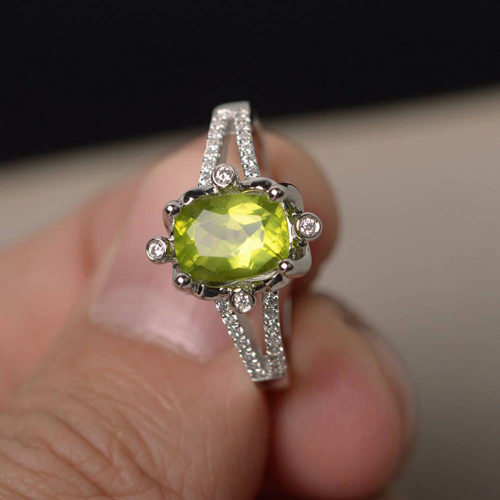 Natürliche Peridot Verlobungsringe Kissenschliff Grüne Edelsteine Ringe Sterling Silber August Birthstone Natürliche Peridot Verlobungsringe Kissenschliff Grüne Edelsteine Ringe Sterling Silber August Birthstone von KnightJewelry