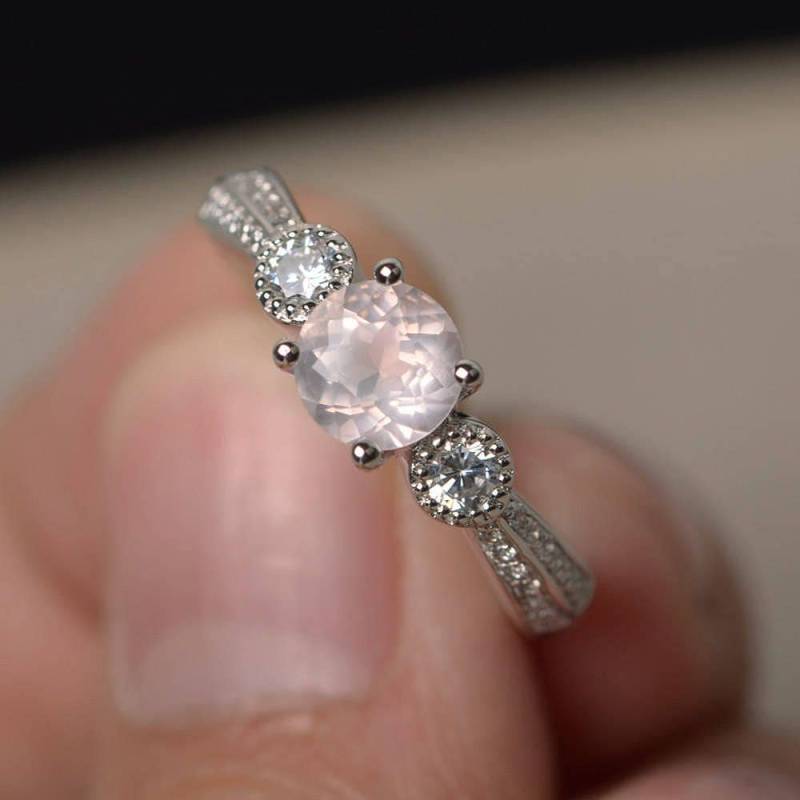 Natürliche Rosenquarz Ringe Cocktailringe Rundschnitt Rosa Stein Massivsilber Ring Hochzeitsgeschenke von KnightJewelry