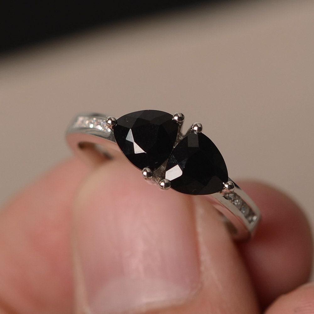 Natürliche Schwarze Spinell Ring Trillion Geschnittene Edelstein Sterling Silber Verlobungsring von KnightJewelry