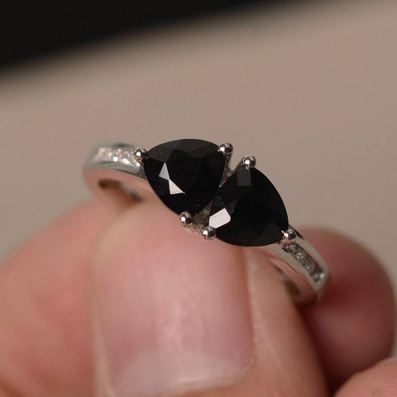 Natürliche Schwarze Spinell Ring Trillion Geschnittene Edelstein Sterling Silber Verlobungsring von KnightJewelry