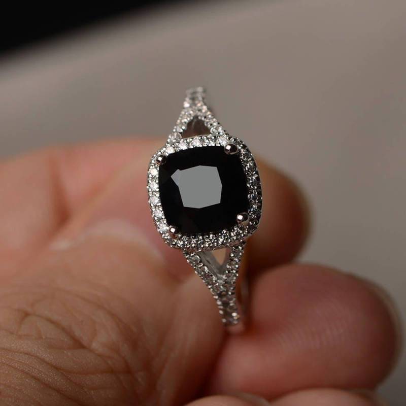 Natürliche Schwarze Spinell Ring Verlobungsring Kissenschliff Sterling Silber Schwarz Stein Cocktail von KnightJewelry