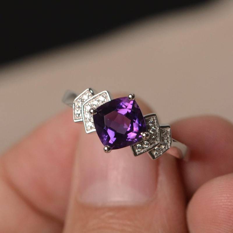 Natürlicher Amethyst Ring Kissen Geschliffen Edelstein Lila Edelsteine Sterling Silber Hochzeit Februar Birthstone Natürlicher Amethyst Ring Kissen Geschliffen Edelstein Lila Edelsteine Sterling Silber Hochzeit Februar Birthstone von KnightJewelry