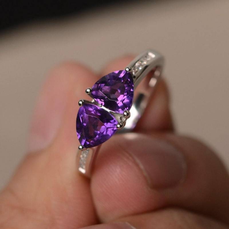 Natürlicher Amethyst Ring Trillion Schnitt Lila Edelstein Februar Birthstone Sterling Silber Verlobungsring von KnightJewelry