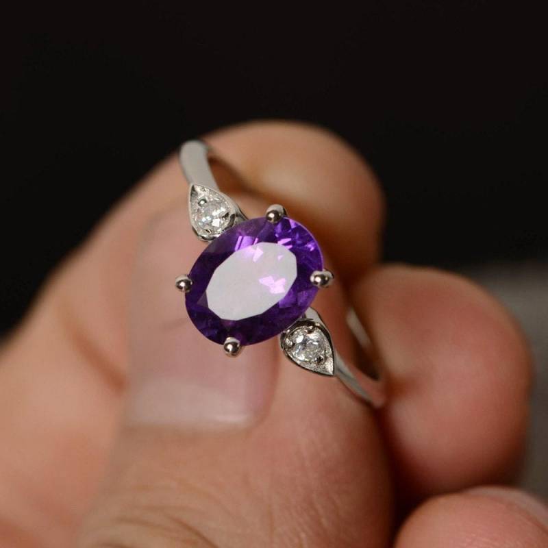 Natürlicher Amethyst Ring Verlobungsring Lila Edelstein Februar Birthstone Oval Cut von KnightJewelry