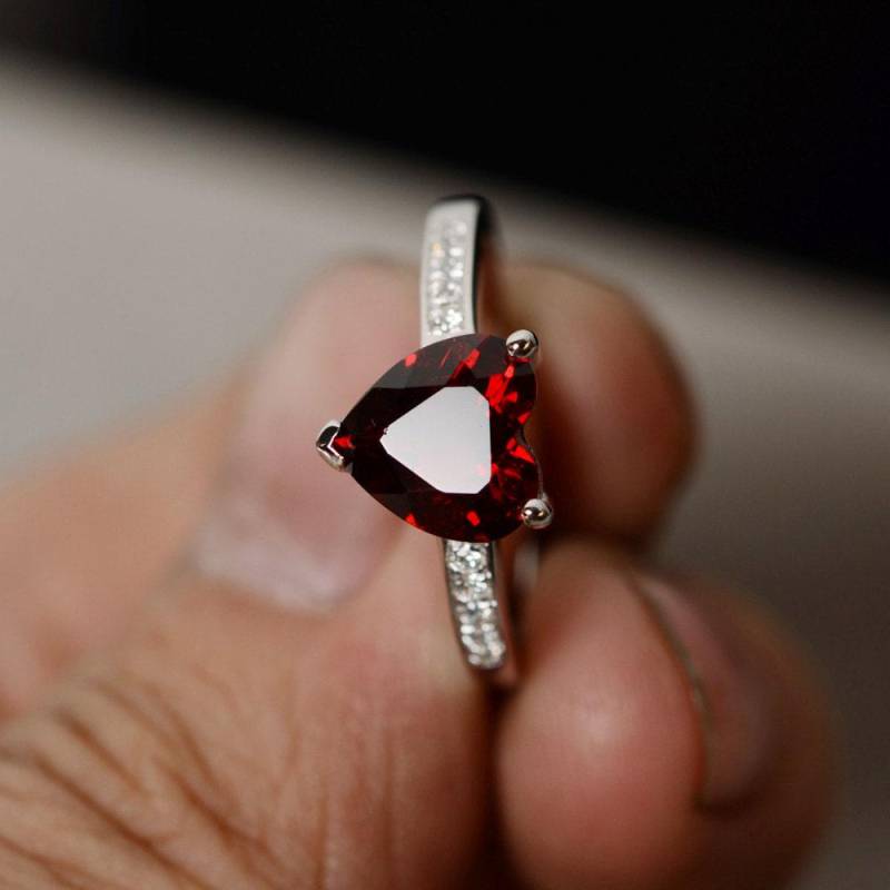 Natürlicher Granat Ring Sterling Silber Herz Geschnitten Roter Edelstein Januar Birthstone von KnightJewelry