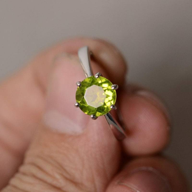 Natürlicher Peridot Ring Runde Edelstein Solitär August Birthstone Geschenk Für Sie von KnightJewelry