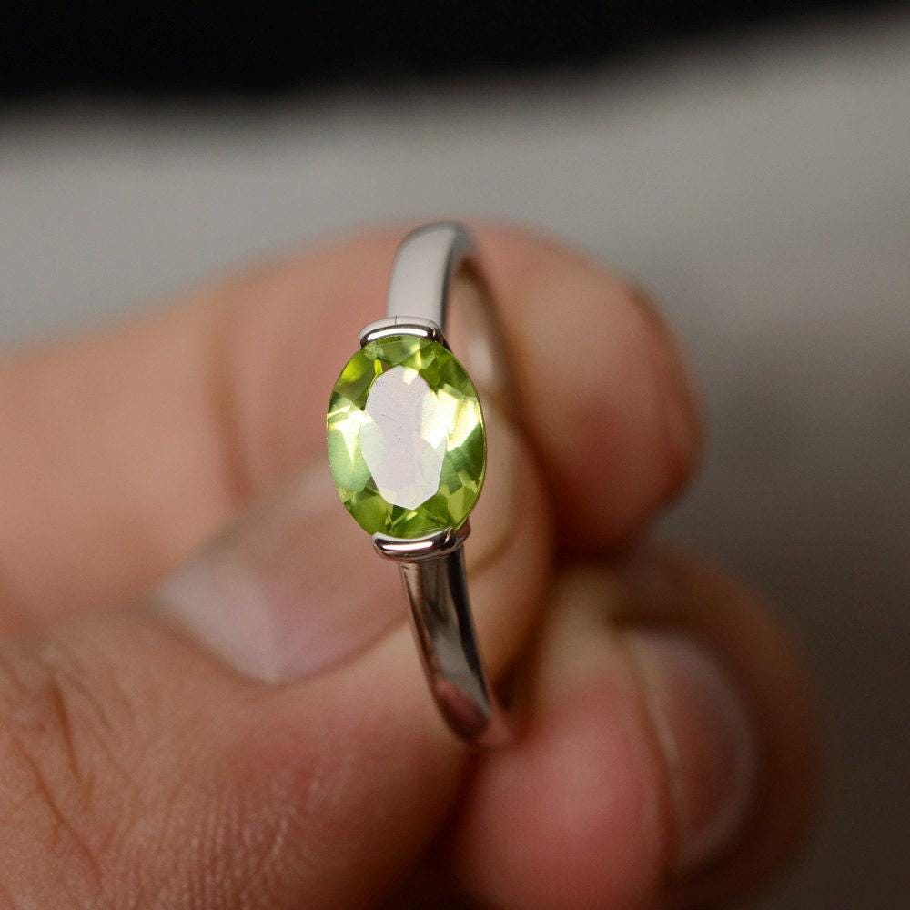 Natürlicher Peridot Ring Solitär Sterling Silber August Birthstone Grüner Edelstein Versprechen von KnightJewelry