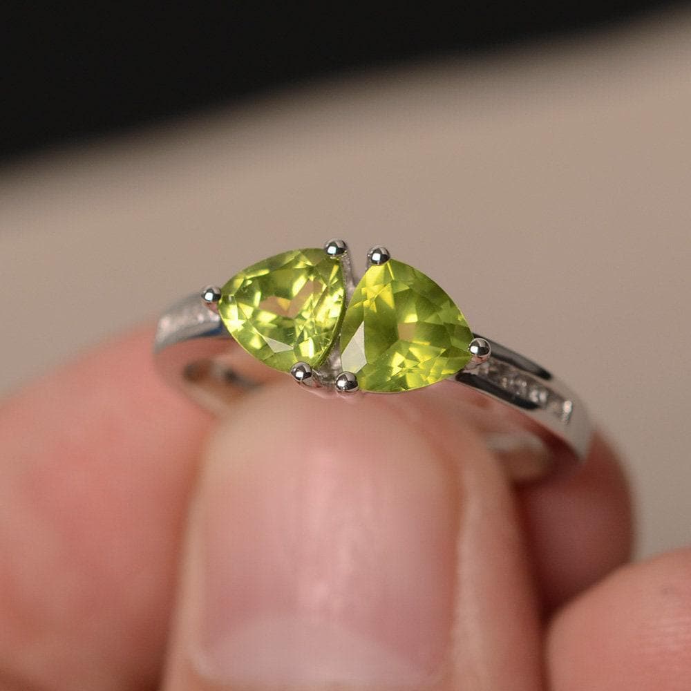 Natürlicher Peridot Ring Trillion Geschliffener Rosa Edelstein Sterling Silber Versprechen August Birthstone von KnightJewelry