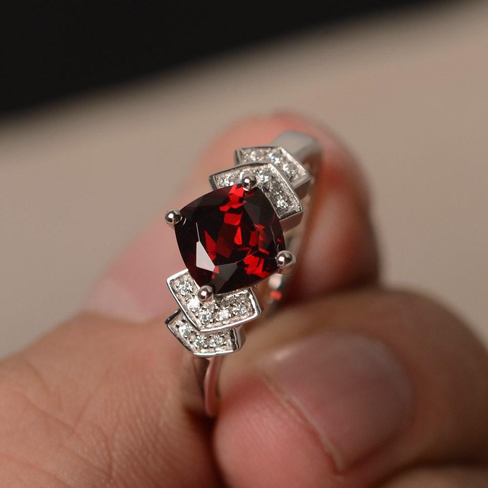 Natürlicher Roter Granat Ring Mit Kissenschliff Rote Edelstein Januar Birthstone Sterling Silber von KnightJewelry