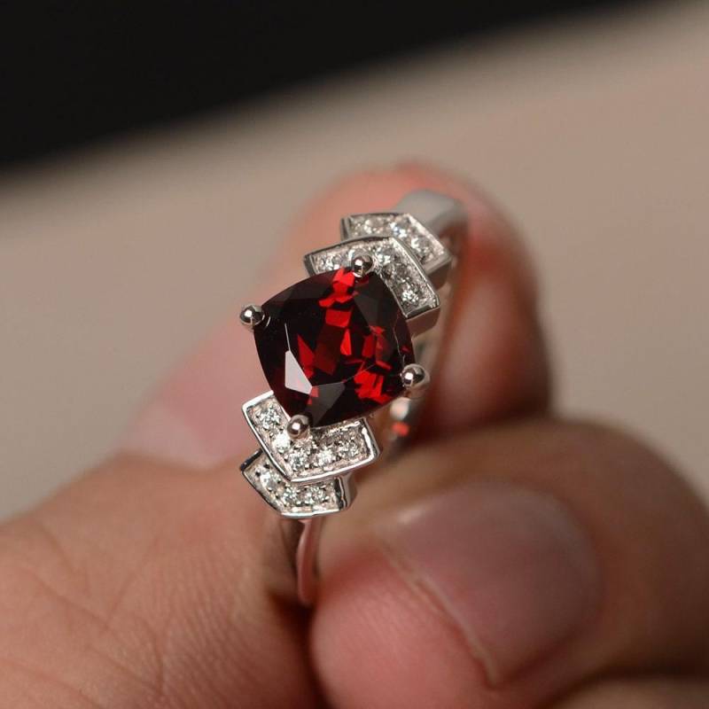 Natürlicher Roter Granat Ring Mit Kissenschliff Rote Edelstein Januar Birthstone Sterling Silber von KnightJewelry