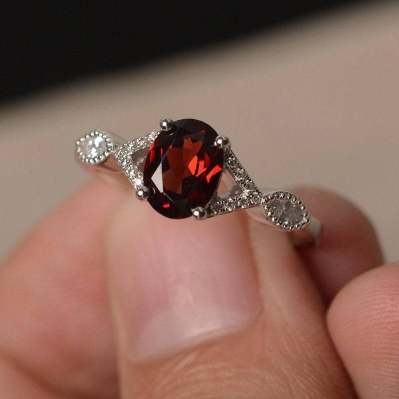 Natürlicher Roter Granat Ringe Januar Birthstone Oval Cut Red Gemstone Solid Silver Verlobungsringe von KnightJewelry