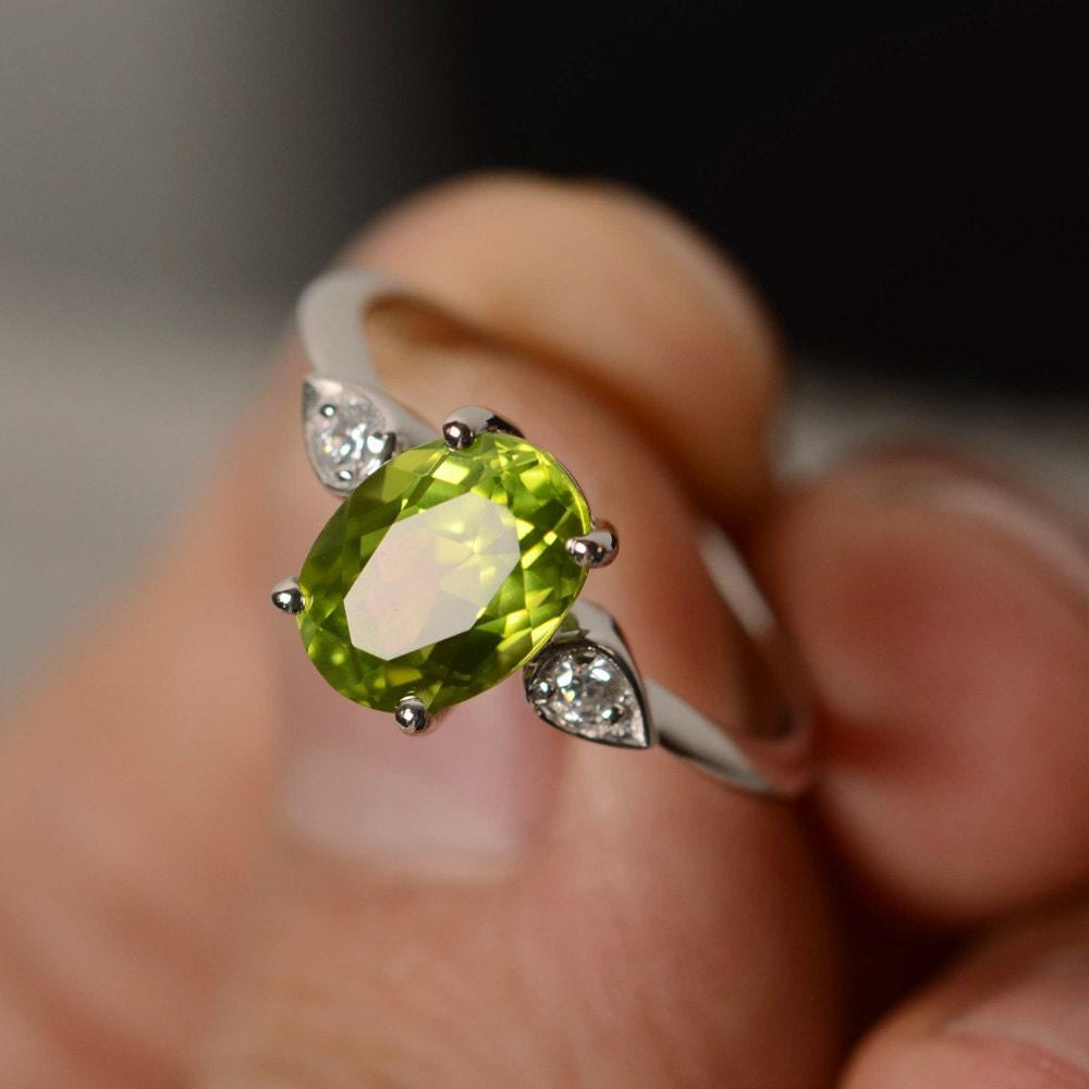 Oval Cut Peridot Ring Verlobungsring Sterling Silber August Birthstone Jubiläumsring von KnightJewelry