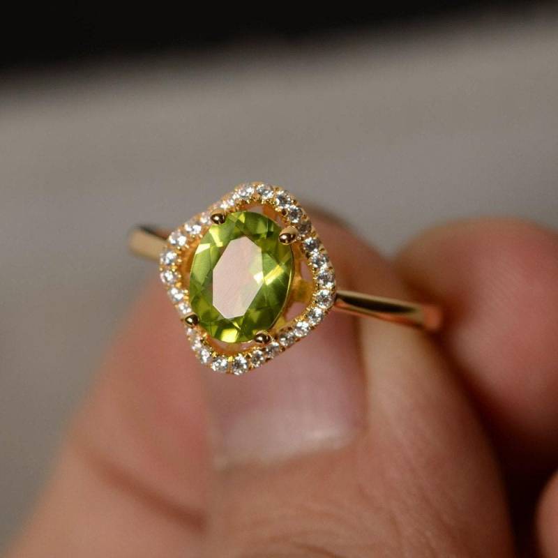 Peridot Ring Gelbgold Überzogenes Silber - August Birthstone von KnightJewelry