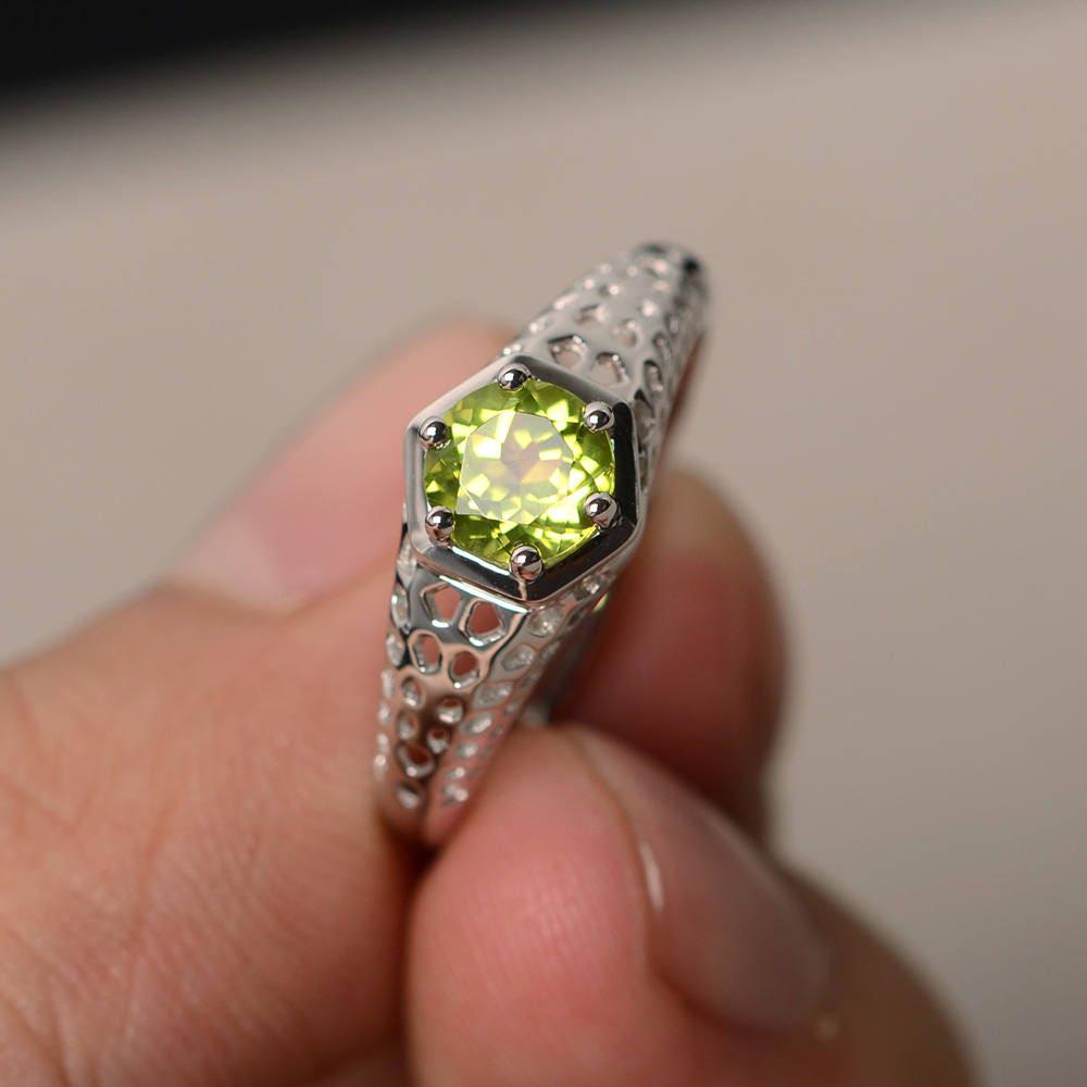 Peridot Ringe Sterling Silber Rundschliff August Birthstone Solitaire Verlobungsring Peridot Ringe Sterling Silber Rundschliff August Birthstone Solitaire Verlobungsring von KnightJewelry