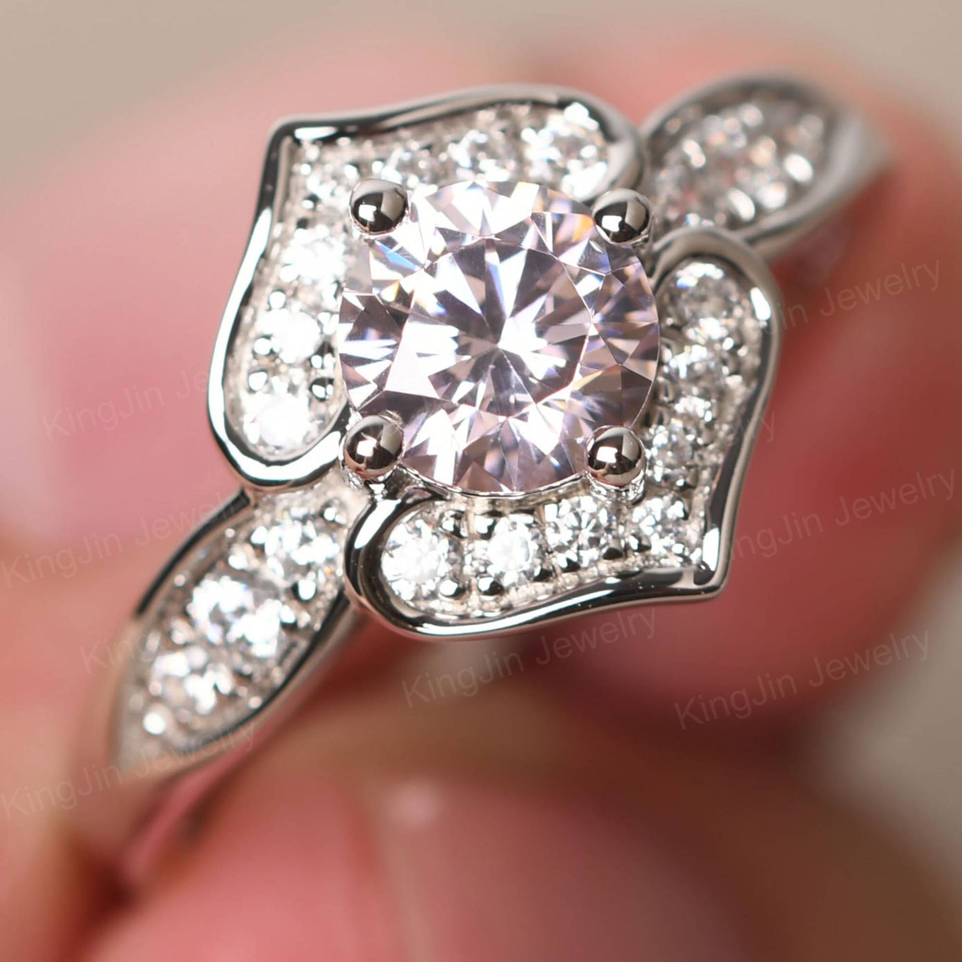 Personalisierte Doppel Herz Ring Rundschnitt 6 Mm Rosa Zirkonia Ehering von KnightJewelry