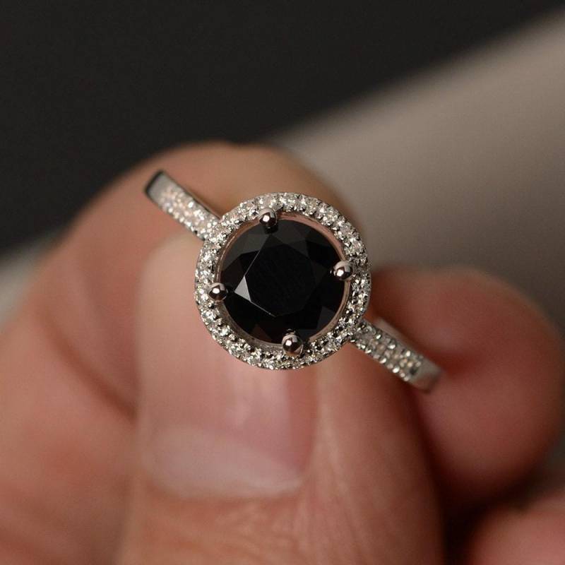 Ringe Schwarzer Halo Ring Schwarz Spinell Versprechen Für Mädchen Rundschliff Schwarze Verlobungsring Sterling Silber 925 von KnightJewelry