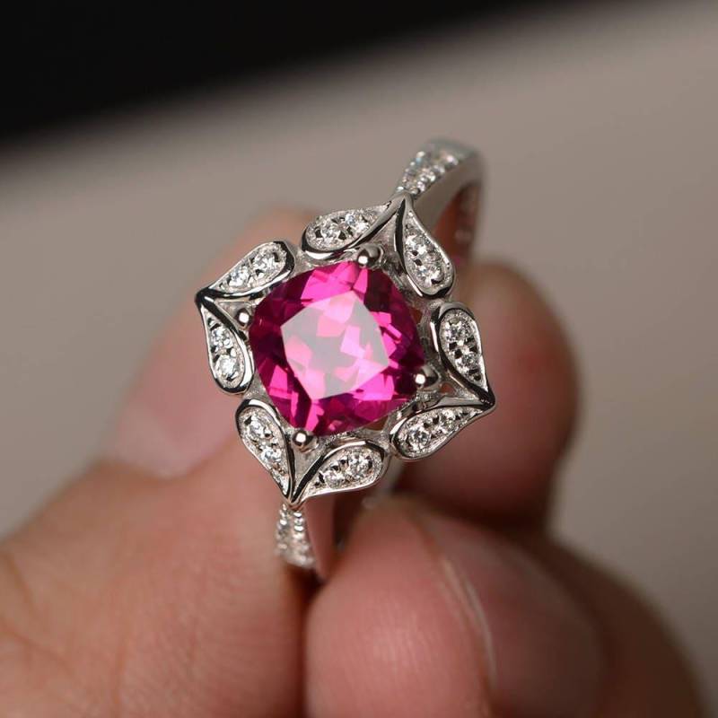 Rubin Ring Hochzeit Juli Birthstone Kissenschliff Roter Edelstein Sterling Silber von KnightJewelry