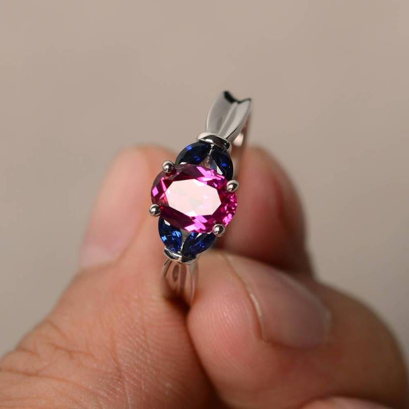 Rubin Trauringe Roter Ringe Juli Birthstone Oval Cut Silberringe Vintage von KnightJewelry