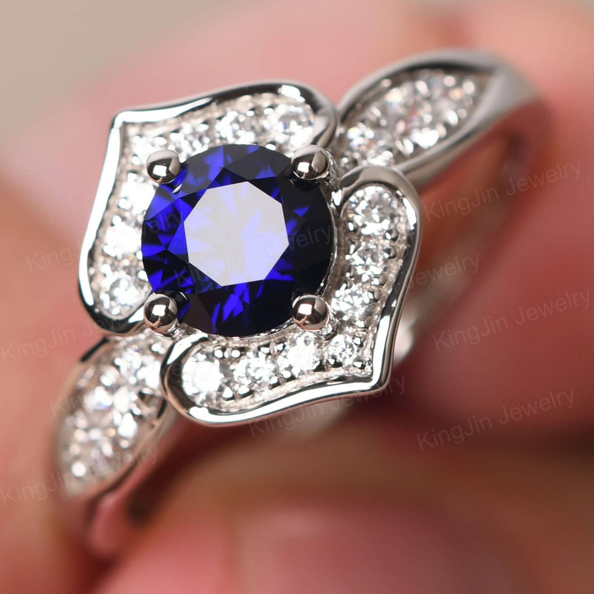Runder Saphir Flora Wedding Ring Silber Doppelherz September Birthstone Runder Saphir Flora Wedding Ring Silber Doppelherz September Birthstone von KnightJewelry