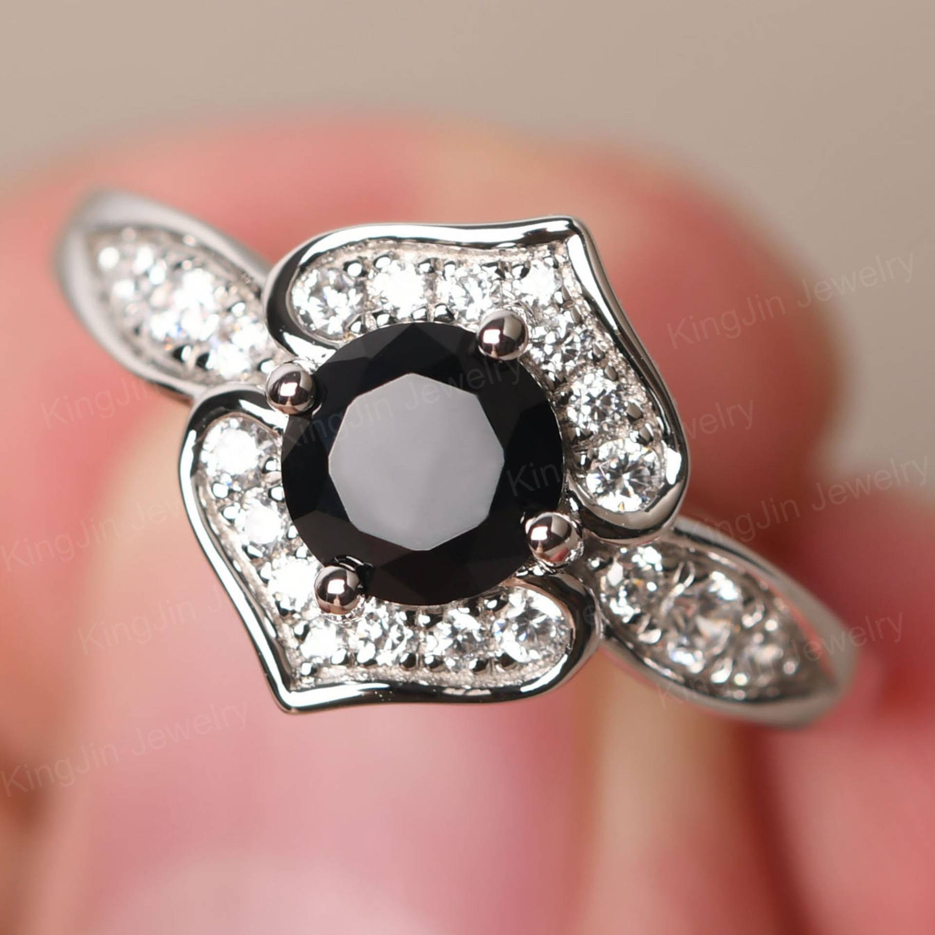 Rundschliff 1, 02 Karat Schwarz Spinell Ehering Sterling Silber Stein Blume Art Deco Ring von KnightJewelry