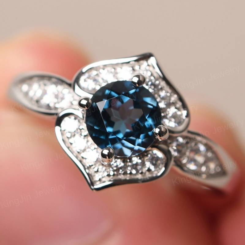 Rundschliff 6 Mm November Geburtsstein Ring Sterling Silber London Blue Topaz Flora Brautring von KnightJewelry