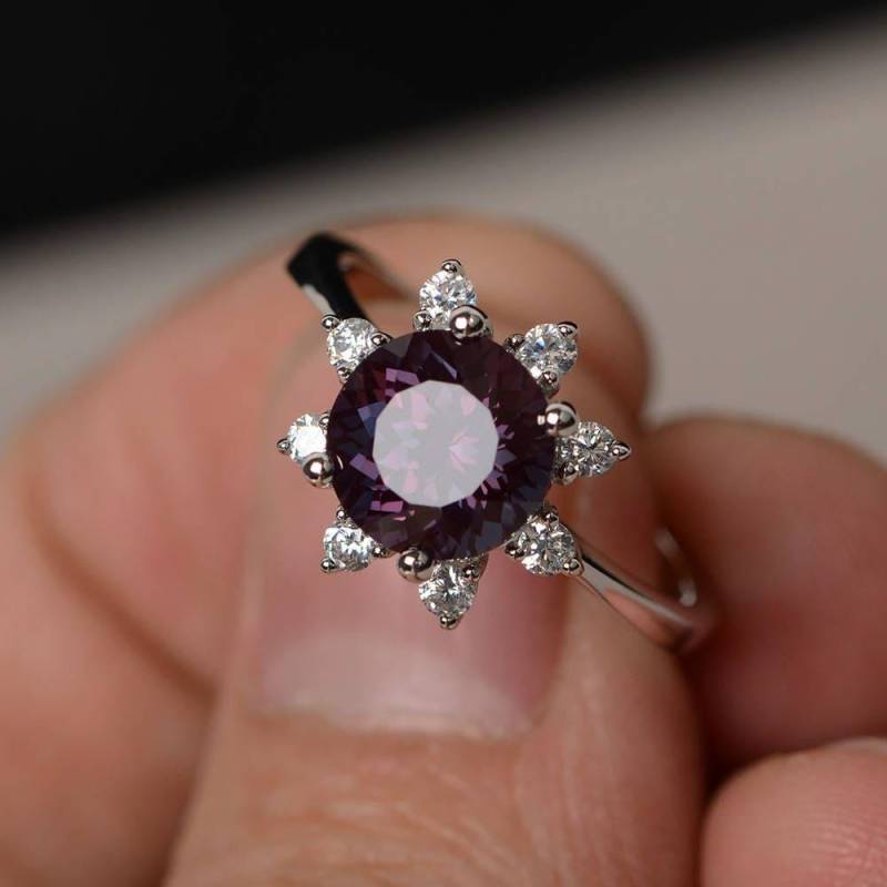 Rundschliff Alexandrit Ring Silber Verlobungsring von KnightJewelry