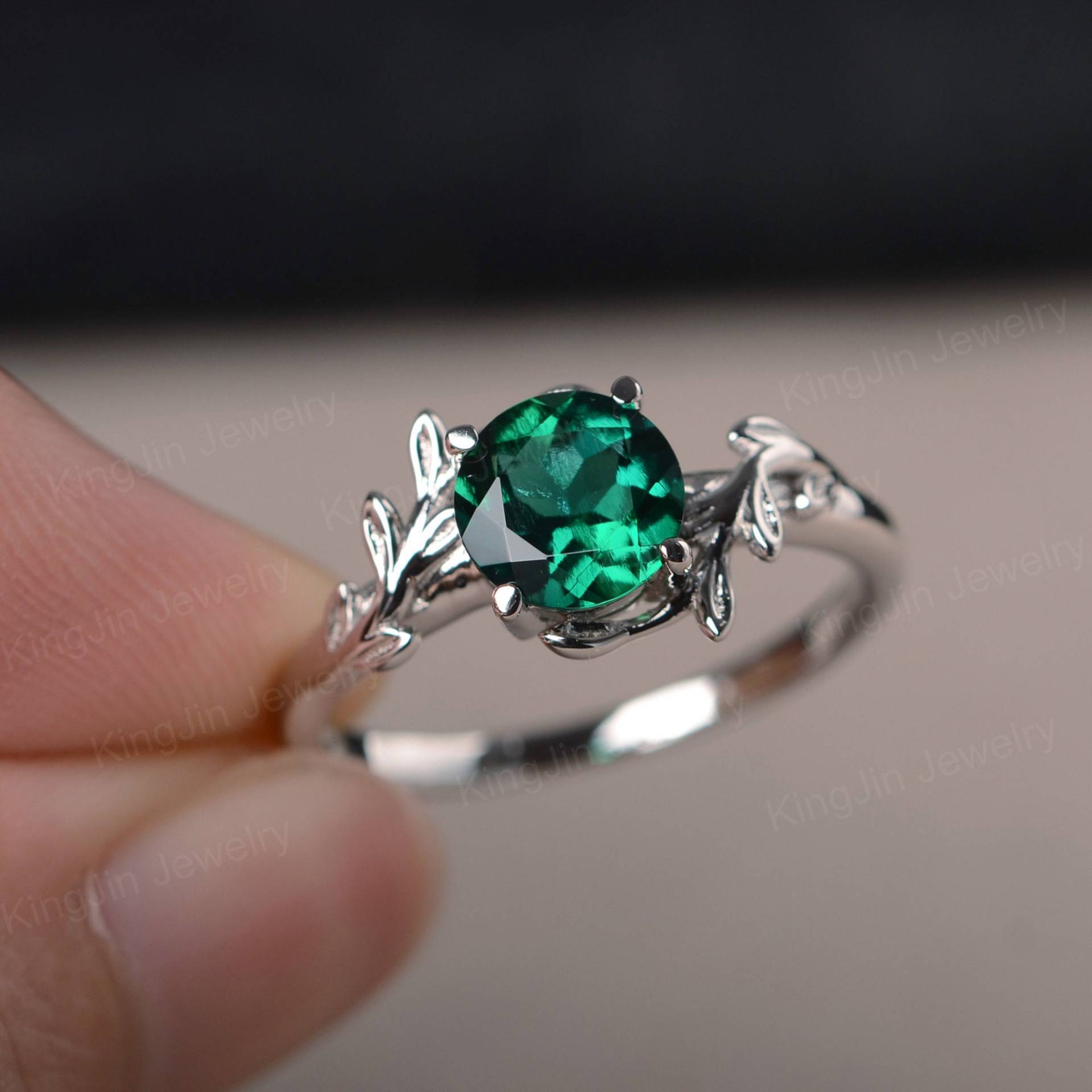 Runder Geschnittener Smaragdring Vintage Solitär-Jubiläumsring Sterlingsilberzweig Und Bandring Verlassen Runder Geschnittener Smaragdring Vintage Solitär-Jubiläumsring Sterlingsilberzweig Und Bandring Verlassen von KnightJewelry