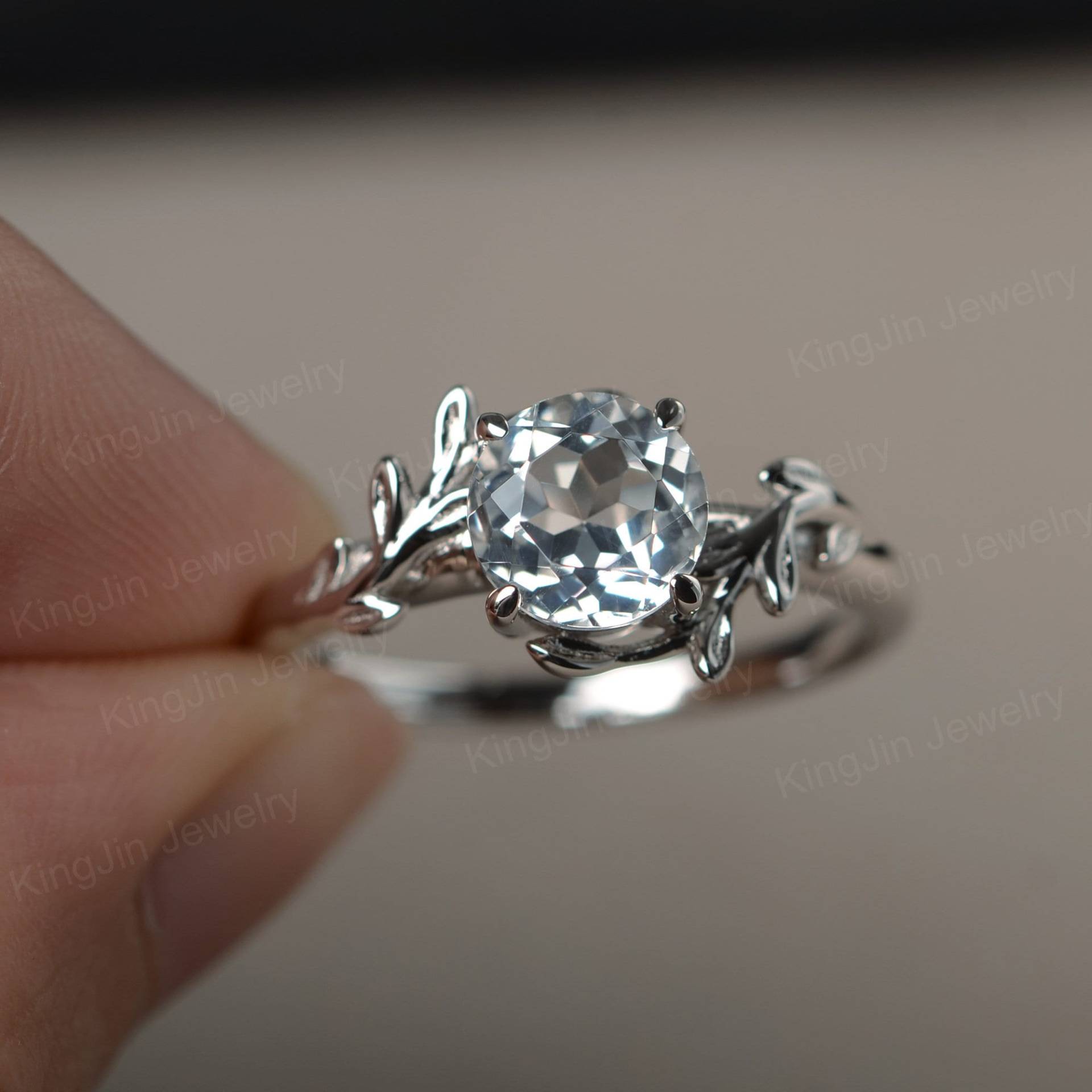 Rundschliff Weißer Topas Ring Diamant Simulierter Zweig Ehering Vintage Solitär von KnightJewelry