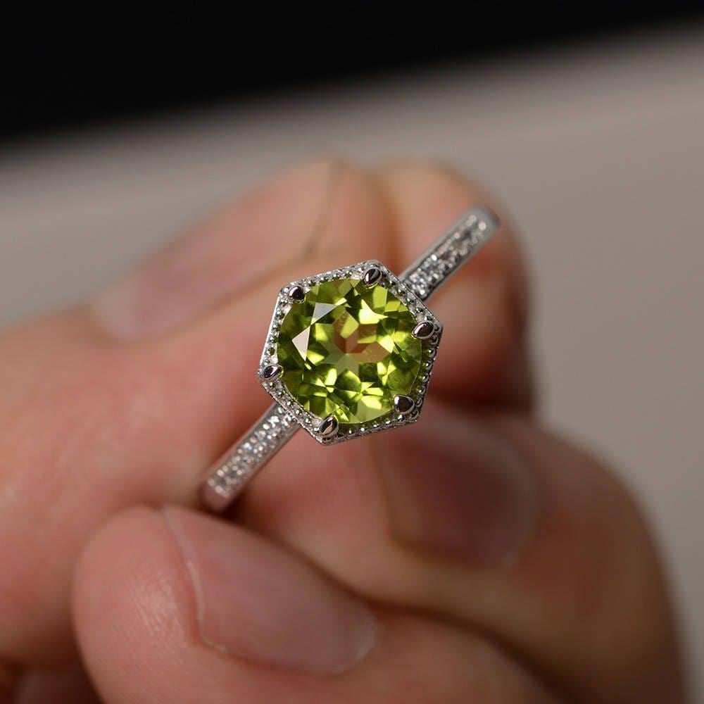 Rundschnitt Peridot Ringe Silber Grün Verlobungsring Edelstein Schmuck August Birthstone von KnightJewelry
