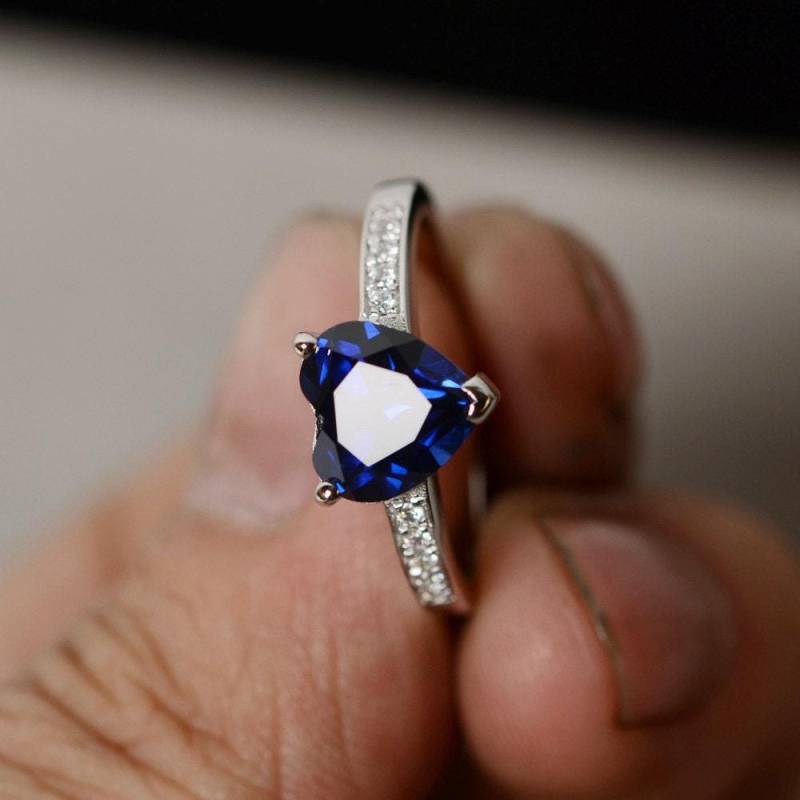 Saphir Ring Silber Edelstein Heart Lab Sapphire Versprechen von KnightJewelry
