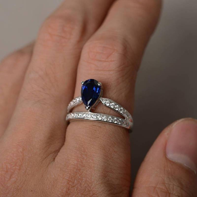 Saphir Verlobungsring Silber Träne Edelstein Ring Blauer September Birthstone von KnightJewelry