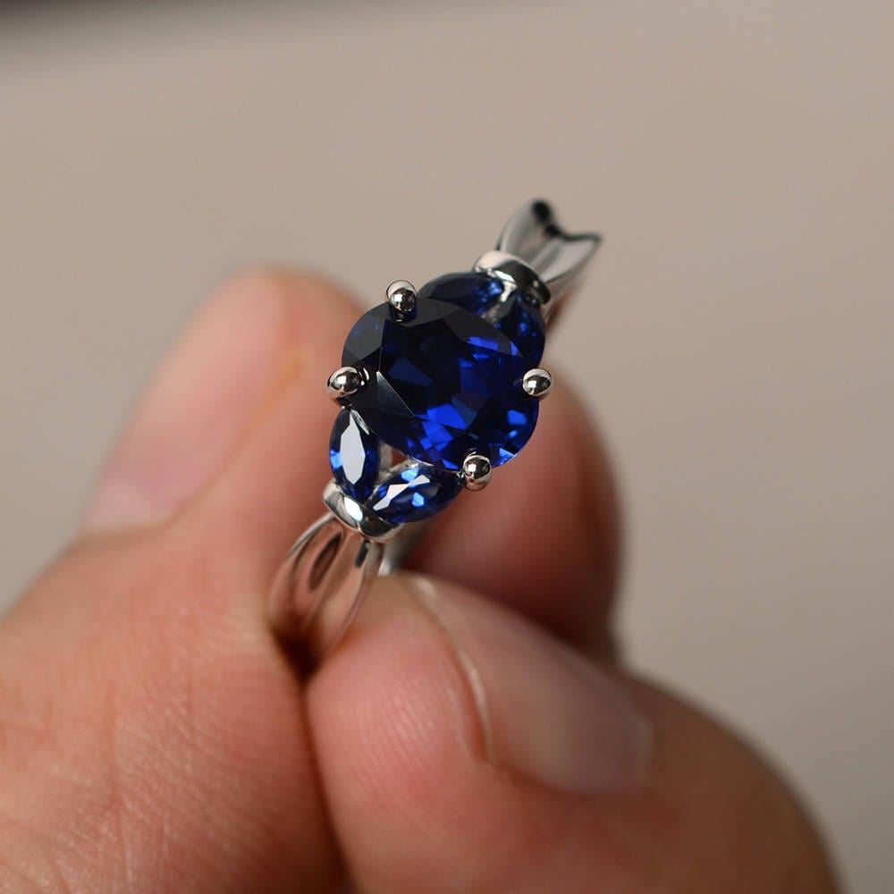 Saphir Verlobungsringe September Birthstone Blauer Edelstein Ringe Silberringe Hochzeitsgeschenke von KnightJewelry