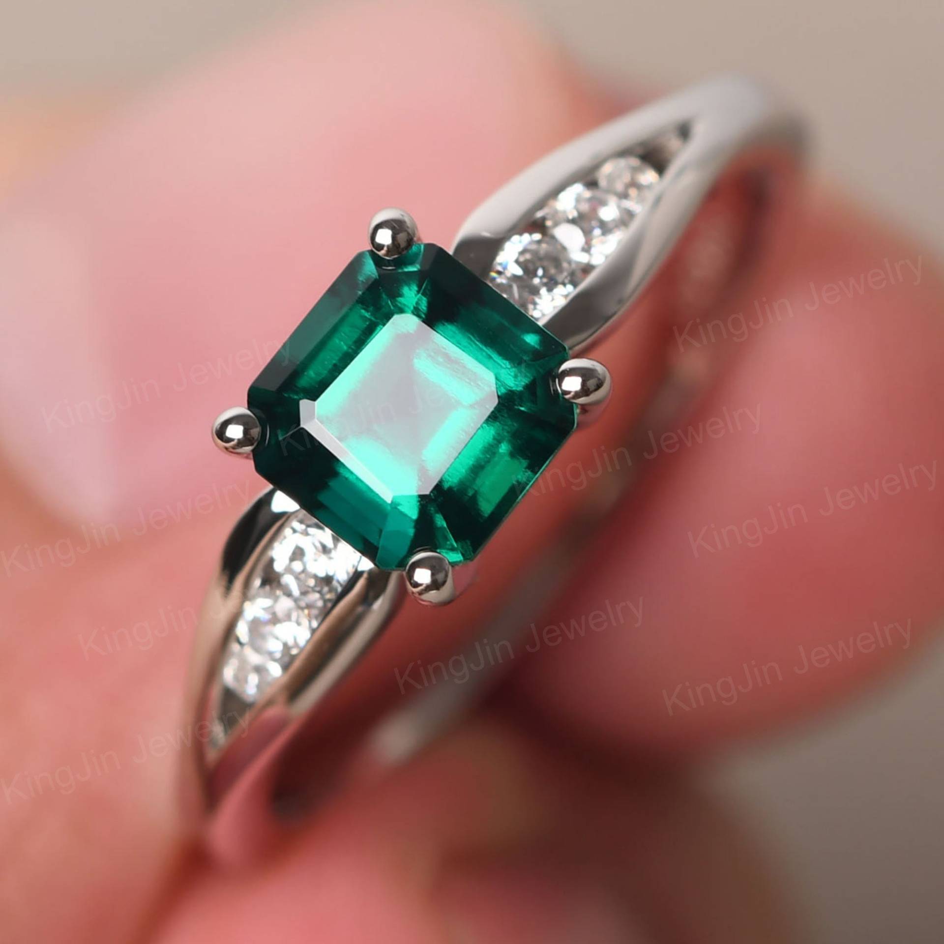 Schlichter Smaragdring Asscher Cut Mai Geburtsstein Ring Jahrestag Geschenke Schlichter Smaragdring Asscher Cut Mai Geburtsstein Ring Jahrestag Geschenke von KnightJewelry