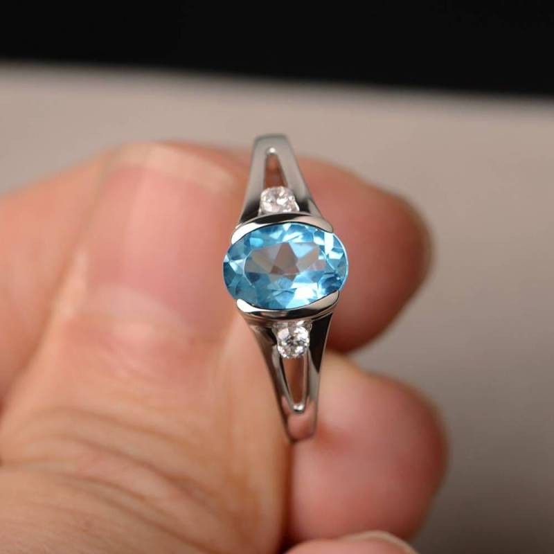 Schweizer Blautopas Ring Ehering Ovalschliff Blauer Edelstein Sterling Silber von KnightJewelry
