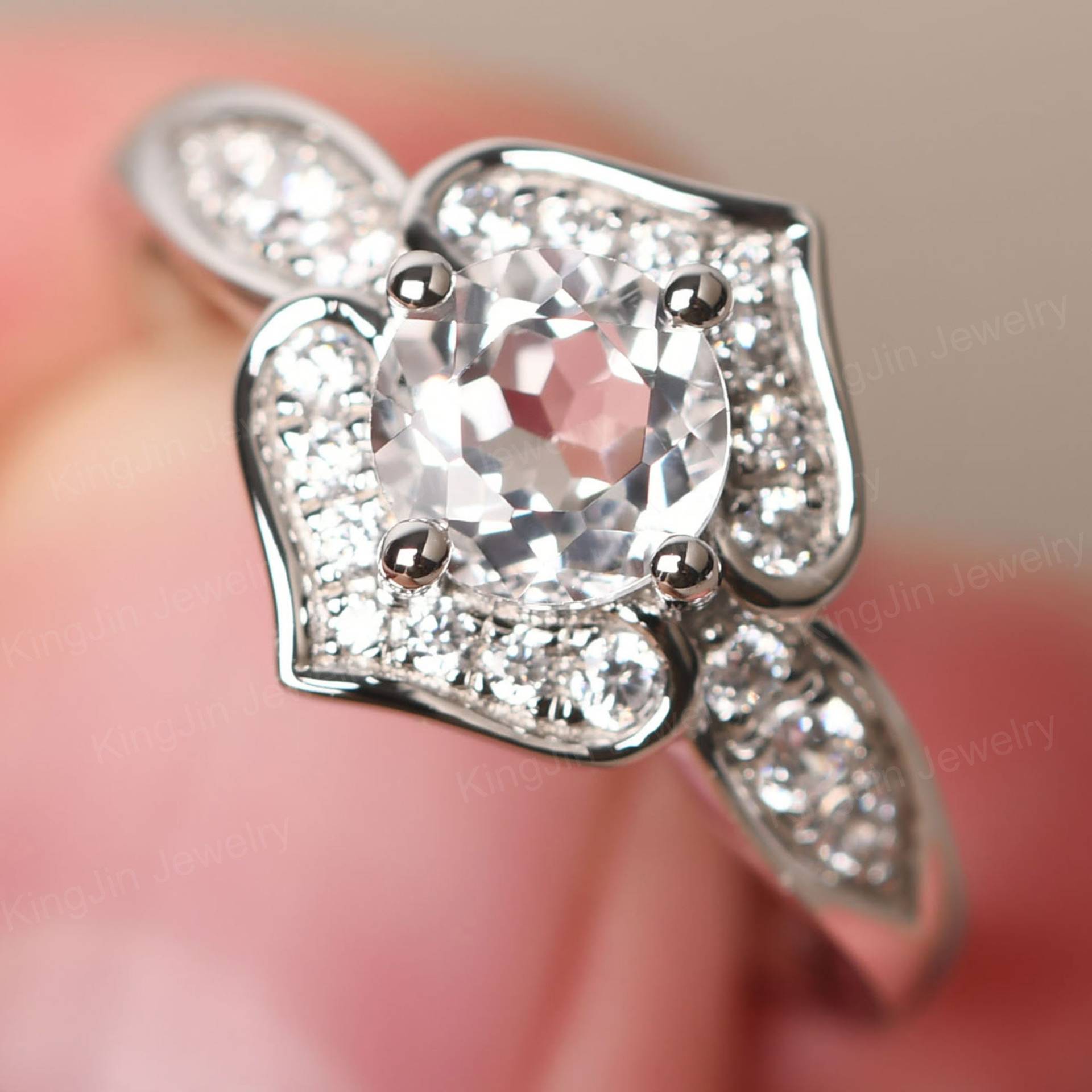 Simulierte Diamant Blumen Ehering Runde Geformte Weiße Topas November Birthstone Ring Simulierte Diamant Blumen Ehering Runde Geformte Weiße Topas November Birthstone Ring von KnightJewelry
