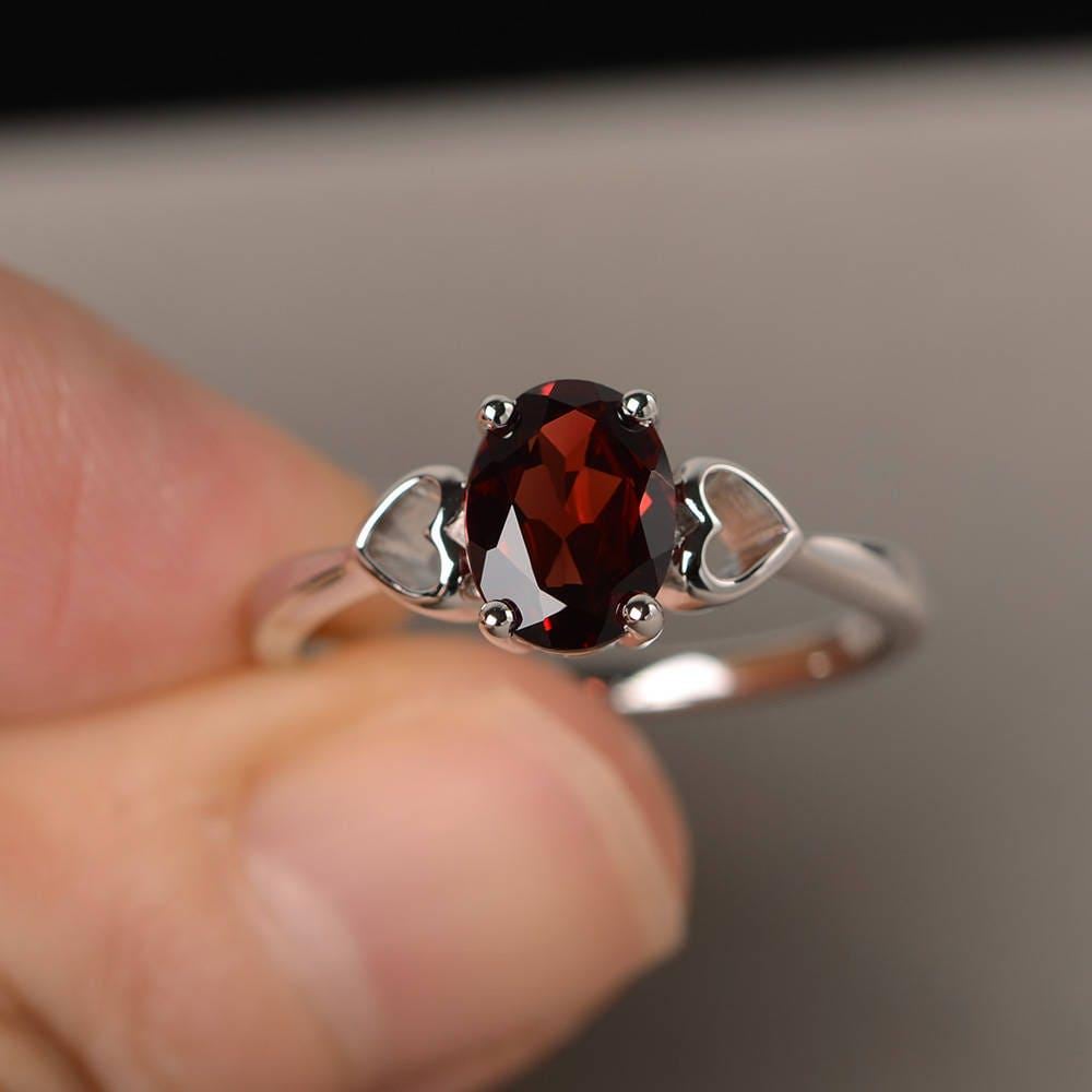 Solitär-Ring Natürliche Rote Granat Ring Versprechen Oval Geschnitten Edelstein-Ring Sterling Silber Januar Birthstone von KnightJewelry