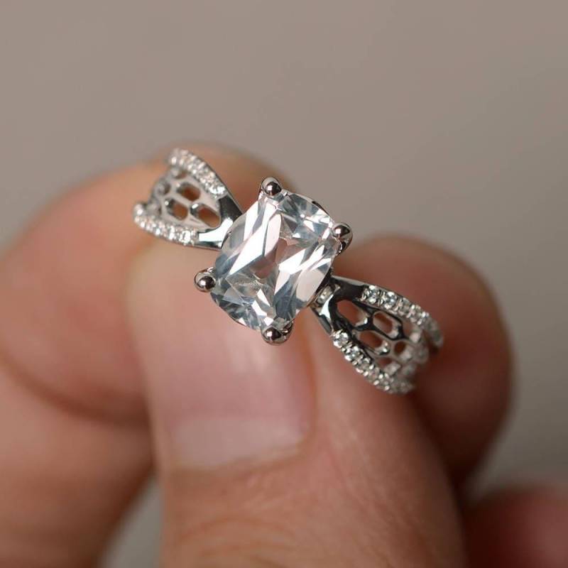 Topas Jahrestag Ringe Natürliche Weiße Sterling Silber Kissen Geschliffen Edelstein Geschenke Für Sie Topas Jahrestag Ringe Natürliche Weiße Sterling Silber Kissen Geschliffen Edelstein Geschenke Für Sie von KnightJewelry
