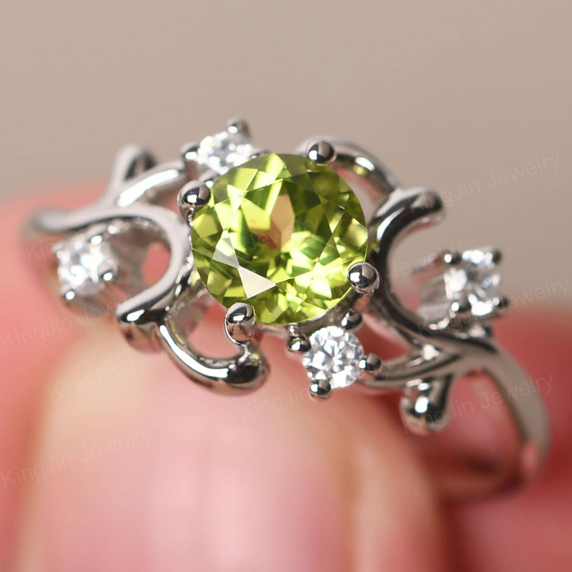 Unikat Peridot Zweig Ehering Rundschliff Sterling Silber Cluster August Geburtsstein Ring von KnightJewelry