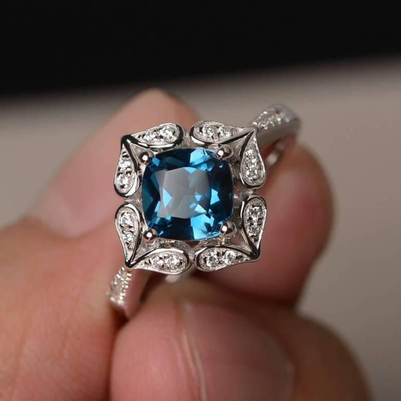 Versprechen Ring London Blautopas Kissenschliff Blauer Edelstein Sterling Silber von KnightJewelry
