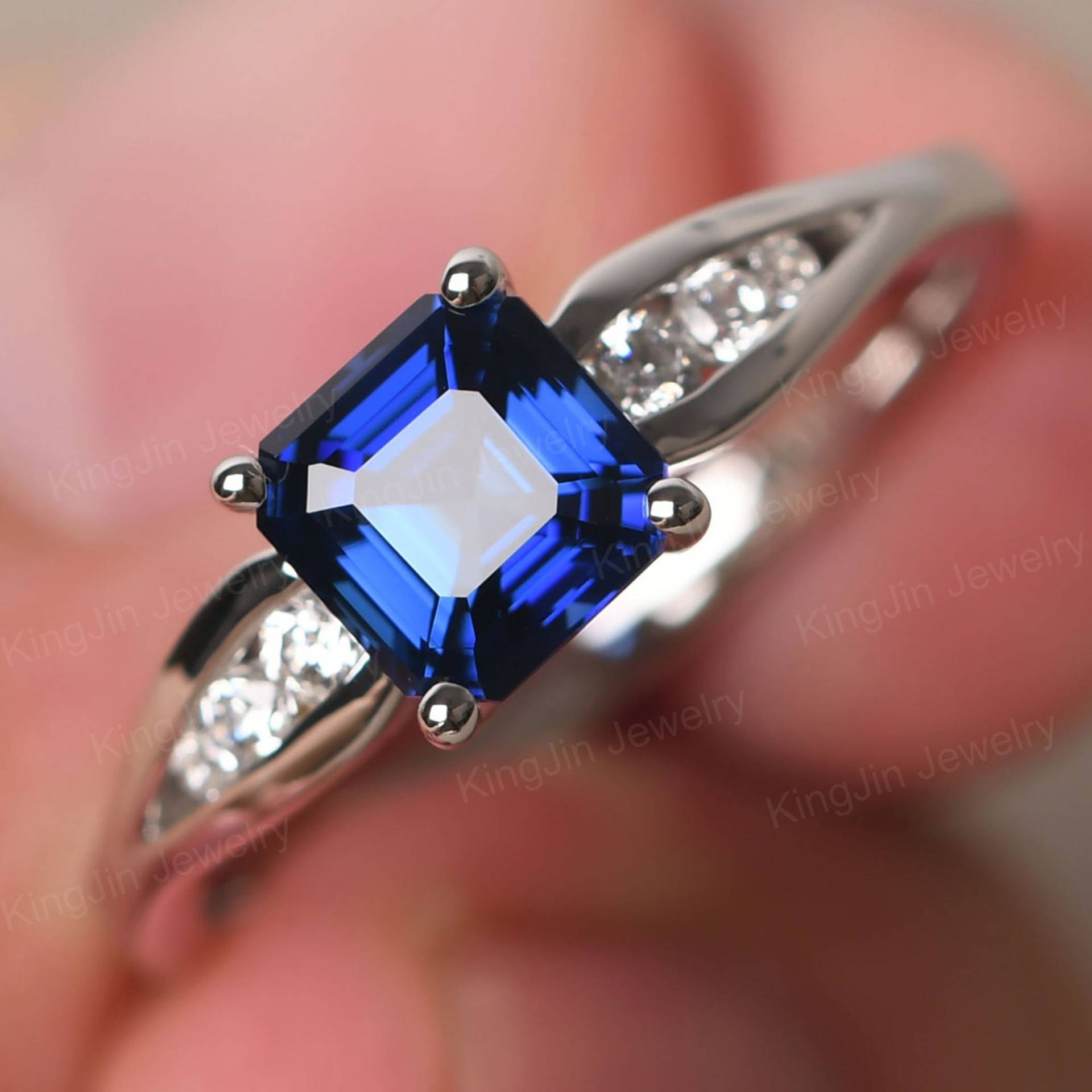 Vintage Saphir Vorschlag Ring Mit Channel Setting Cz Silber Asscher Schnitt September Geburtsstein Vintage Saphir Vorschlag Ring Mit Channel Setting Cz Silber Asscher Schnitt September Geburtsstein von KnightJewelry