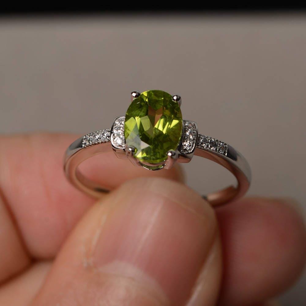sterling Silber Oval Geschnitten Natürliche Peridot Ring Hochzeit Grüne Edelstein August Birthstone Prong Setting von KnightJewelry