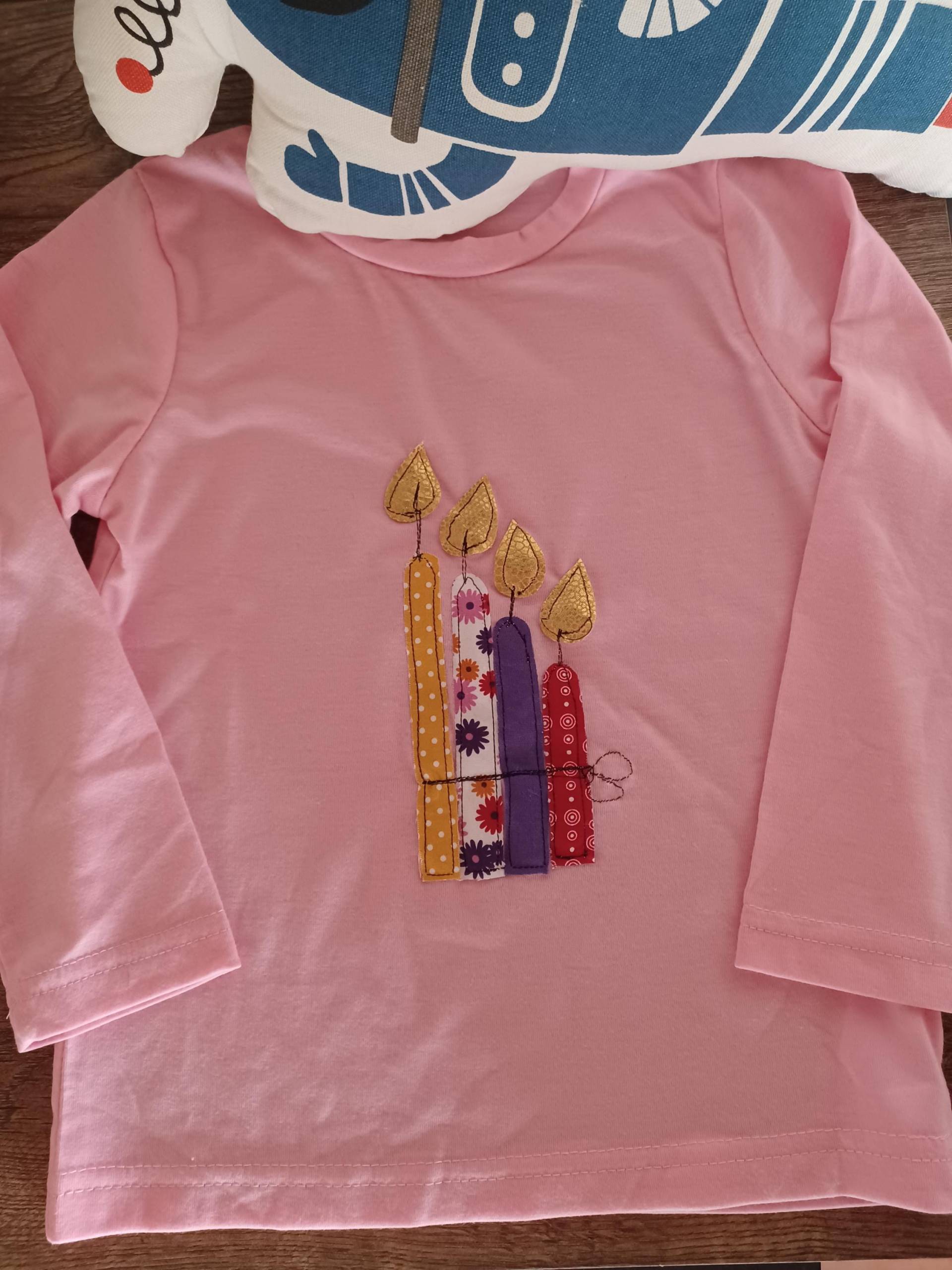 Geburtstagsshirtkerzengeburtstagskerzenameshirtgeburtstagmädchenjungekerzegeschenk Geburtstagsshirtkerzengeburtstagskerzenameshirtgeburtstagmädchenjungekerzegeschenk von KniknaKnallebunt