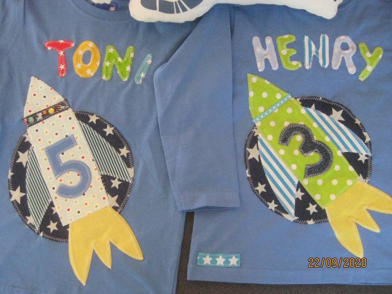 Geburtstagsshirtzah12-3-4-5-6-7-8Raketenamejungemädchenweltall Geburtstagsshirtzah12-3-4-5-6-7-8Raketenamejungemädchenweltall von KniknaKnallebunt