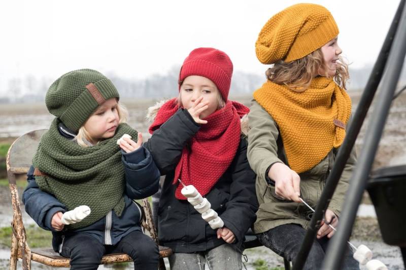 Knit Factory Schal Coco Dreiecksschals 140x60 cm Glatt Gelb, (1-St), Schal Strickschal Umhängetuch Tuch Strickware von Knit Factory