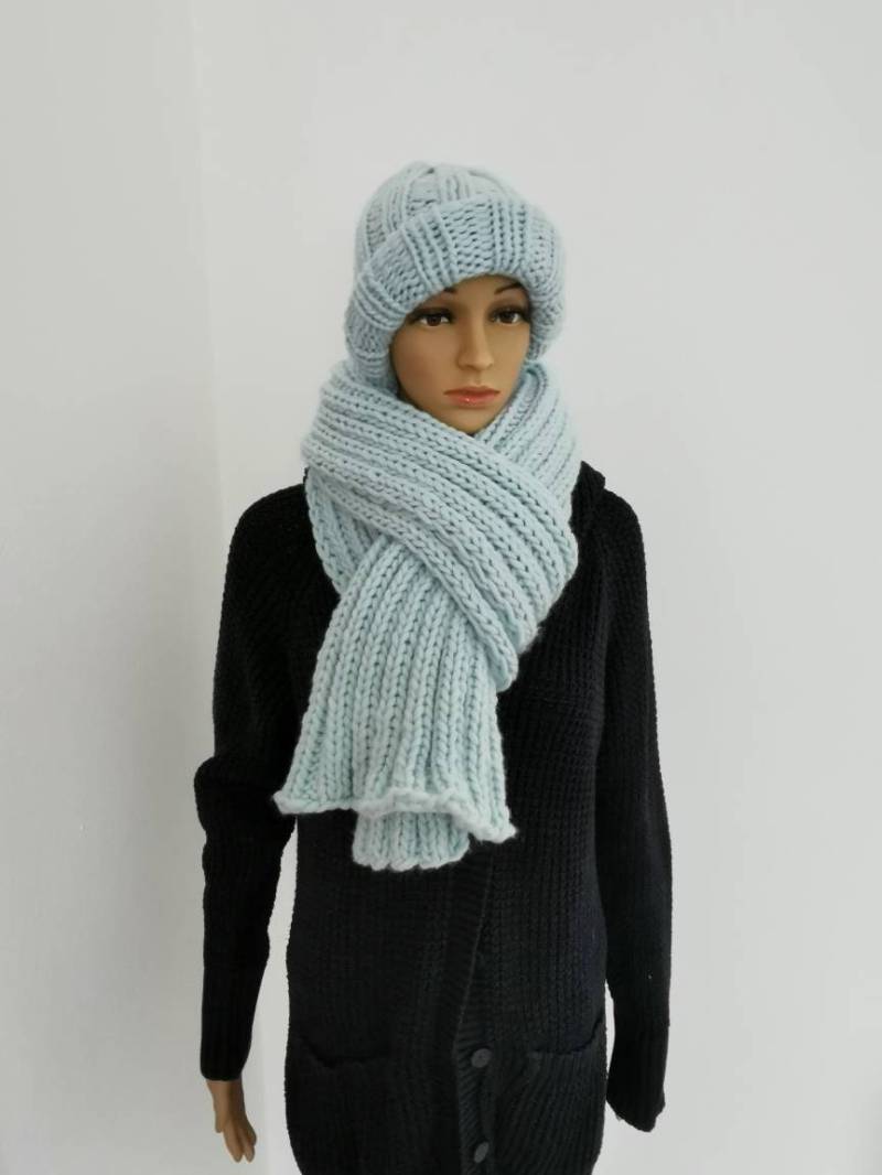 Schal Und Mütze in Ice Blue von KnitAndMore4U